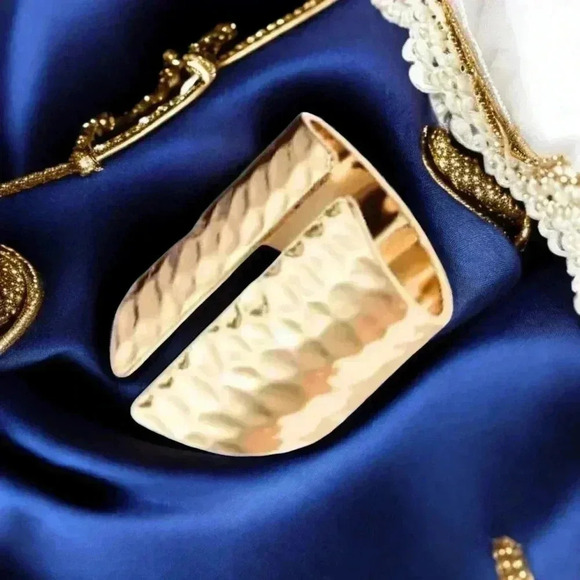 🆕️ Elegant Hammered Gold Plated Fashion Open Ring Bold Statement Piece Size 7 - Picture 11 of 11